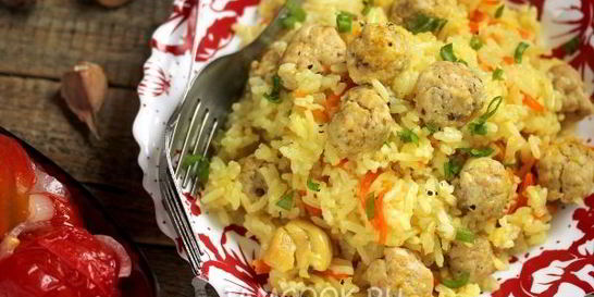 Плов с куриными фрикадельками