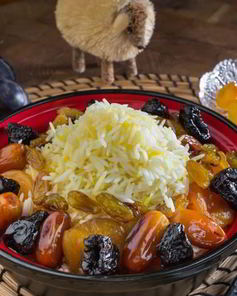 Сладкий плов с сушеными абрикосами, изюмом, корицей и сахарной пудрой Ширин