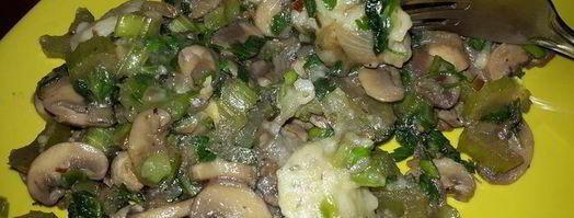 постные картофельные клецки с луком, грибами и сельдереем. Шаг 11