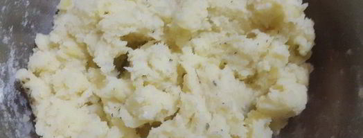 постные картофельные клецки с луком, грибами и сельдереем. Шаг 3