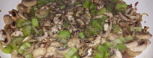 постные картофельные клецки с луком, грибами и сельдереем. Шаг 4