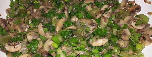 постные картофельные клецки с луком, грибами и сельдереем. Шаг 6