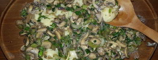 постные картофельные клецки с луком, грибами и сельдереем. Шаг 10