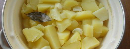 пышное картофельное пюре с яйцом и сметаной. Шаг 2