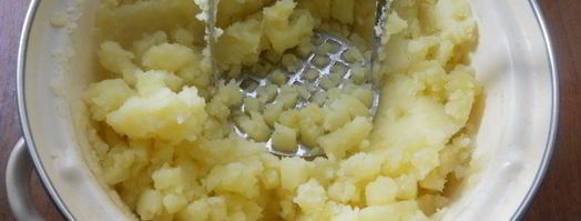 пышное картофельное пюре с яйцом и сметаной. Шаг 3