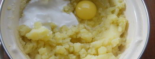 пышное картофельное пюре с яйцом и сметаной. Шаг 4