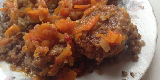 Фрикадельки с овощным рагу