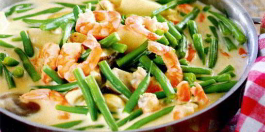 Фрикасе из креветок с зеленой фасолью