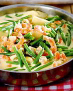 Фрикасе из креветок с зеленой фасолью