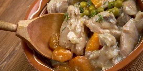 Куриное фрикасе с горошком