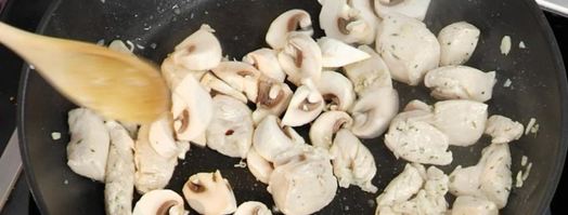 куриное фрикасе с томатами черри. Шаг 3