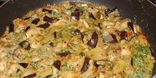 Куриное рагу с баклажанами в сметане
