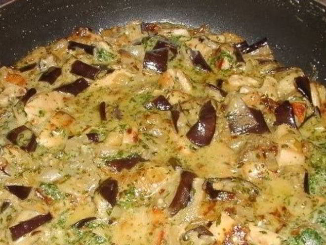 Рецепт куриного рагу с баклажанами в сметане