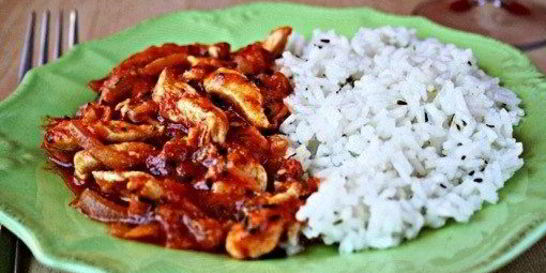 Куриное рагу с помидорами и луком