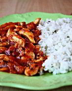 Куриное рагу с помидорами и луком