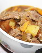 Летнее рагу с говядиной и печеными овощами с ароматом дымка