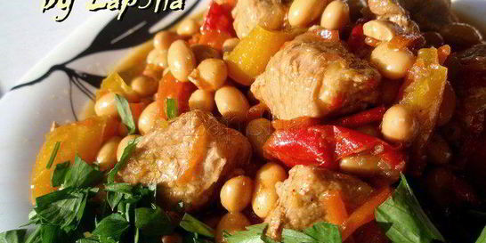 Мясное рагу с соевыми бобами и орегано