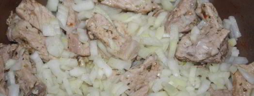 осеннее рагу с картофелем, свининой и кинзой в мультиварке. Шаг 4