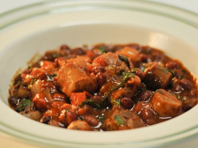 Рецепт острого рагу из колбасок и овощей