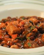 Острое рагу из колбасок и овощей