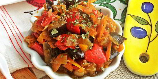 Овощное рагу на основе запеченных баклажанов и перцев