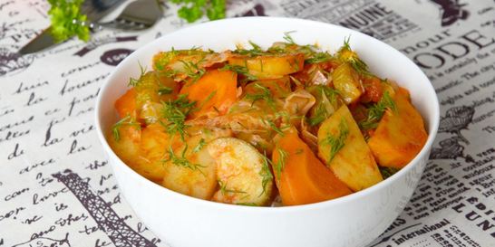 Овощное рагу с кабачками, картошкой и капустой
