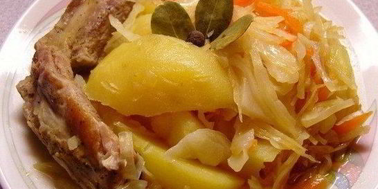 Овощное рагу с капустой и свининой
