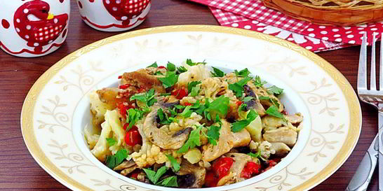 Овощное рагу с курицей в мультиварке