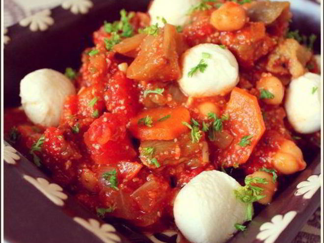 Рецепт овощного рагу с нутом и моцареллой