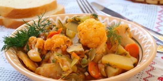 Овощное рагу с цветной капустой и картошкой