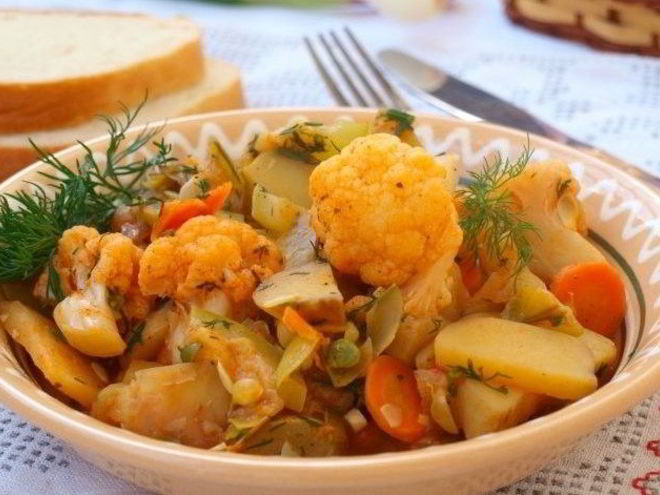 Рецепт овощного рагу с цветной капустой и картошкой