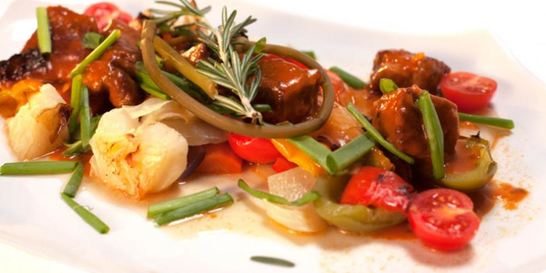 Рагу из говядины с овощами в пряном соусе