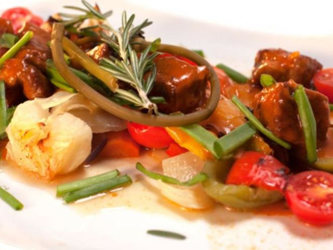 Рецепт рагу из говядины с овощами в пряном соусе