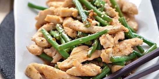 Рагу из индейки с зеленой фасолью и розмарином