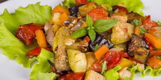 Рагу из кабачков, картофеля и баклажанов