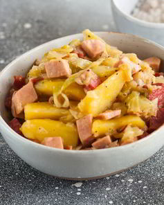 Рагу из капусты с картофелем и мясными остатками