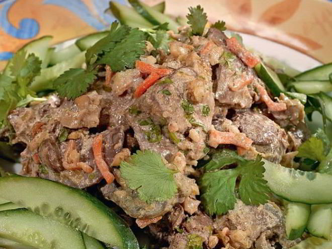 Рецепт рагу из куриной печенки с орехами