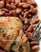 Рагу из курицы с фасолью и запеченным чесноком