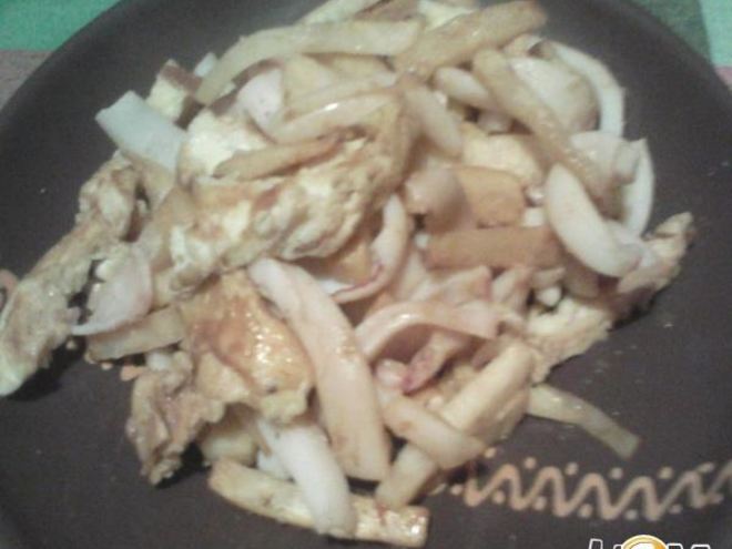 Рецепт рагу из сельдерея, кальмаров и омлета