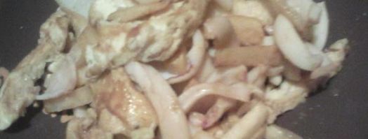 рагу из сельдерея, кальмаров и омлета. Шаг 7