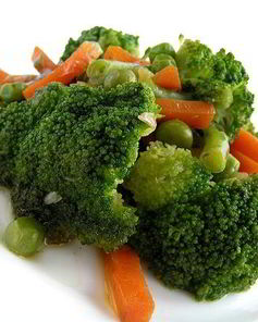 Зеленое рагу с имбирем и морковью