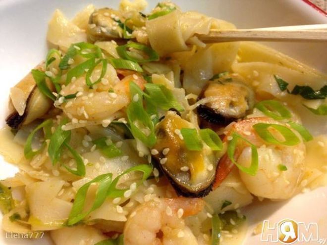Рецепт рисовой лапши с креветками и мидиями