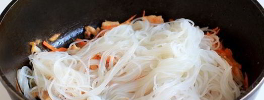 рисовая лапша с курицей и морковью. Шаг 9