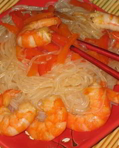 Рисовая лапша с овощами и креветками