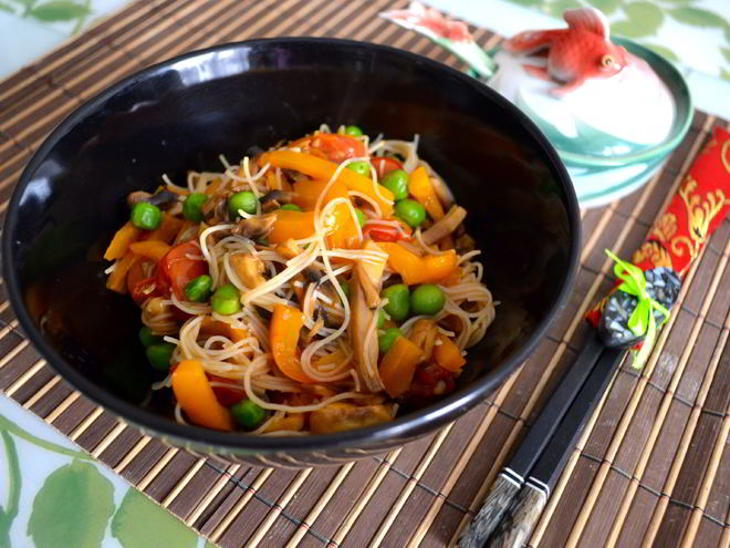 Рецепт рисовой лапши с овощами и соусом терияки
