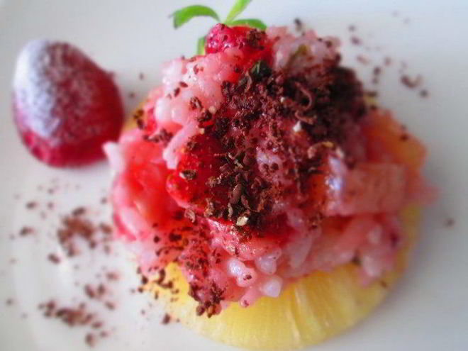 Рецепт клубнично-яблочного ризотто с ананасом