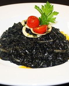 Ризотто с чернилами каракатицы