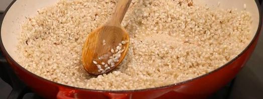 ризотто с перепелиными яйцами и копченым салом. Шаг 4