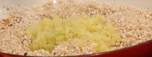 ризотто с перепелиными яйцами и копченым салом. Шаг 6