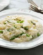 Ризотто со спаржей, пармезаном и голландским соусом